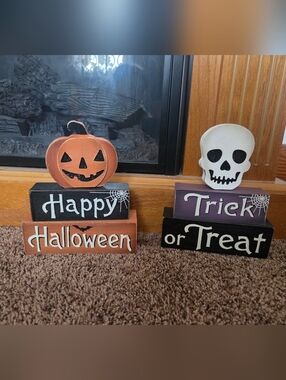 "Happy Halloween" & "Trick or Treat" Swivel Block Decor Signs, Pumpkin & Skull